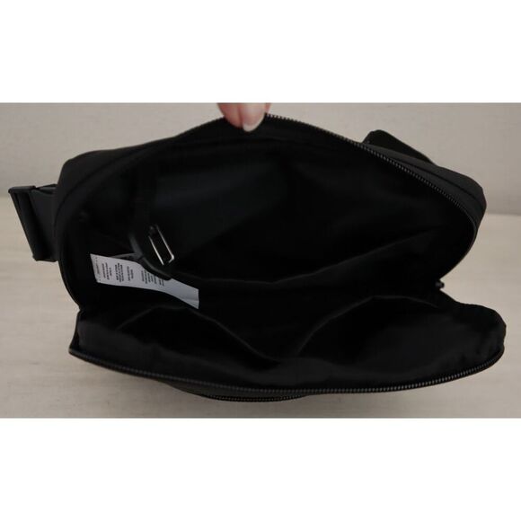 Under Armour 1378418-001 Unisex O/S Black/White UA Essential Crossbody Waist Bag - Picture 7 of 16
